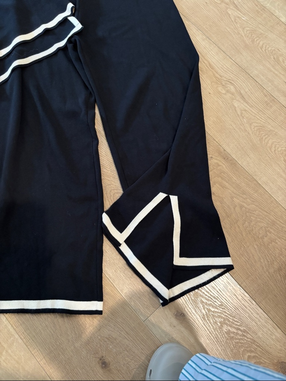 Two-Piece Ankle Knit Set Black with Cream Trim - Size XS - Picture 2 of 4
